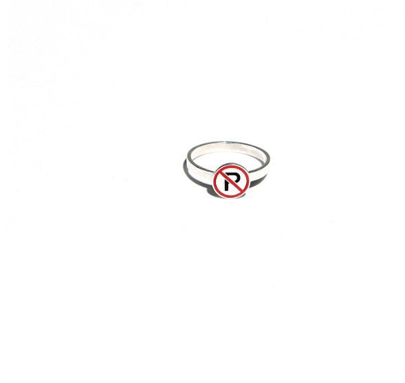 The same style as GD  | PEACEMINUSONE smiley face letter ring