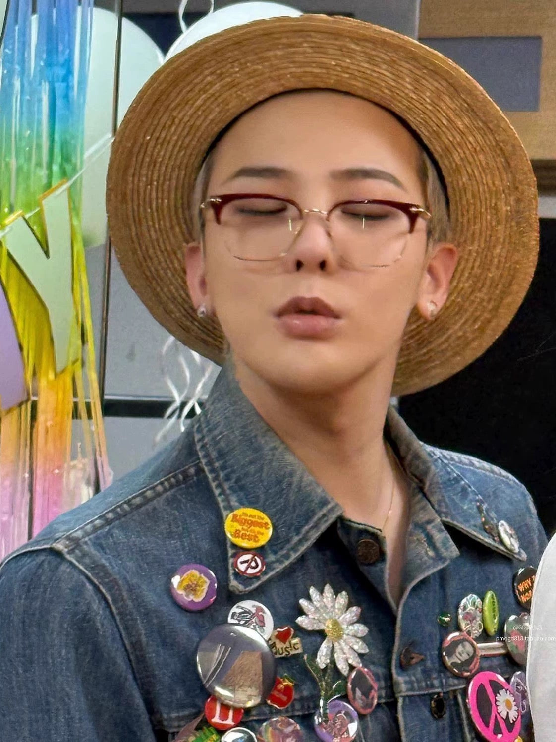 GD's same brooch
