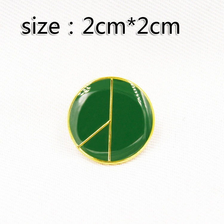 GD's same brooch