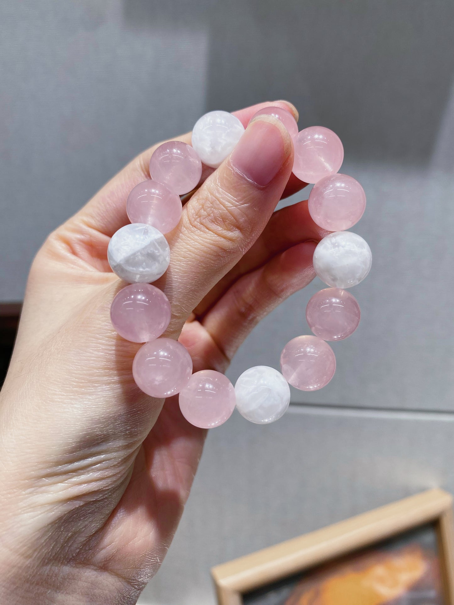 Zhuzhu's same pink crystal white crystal snowflake ghost bracelet.