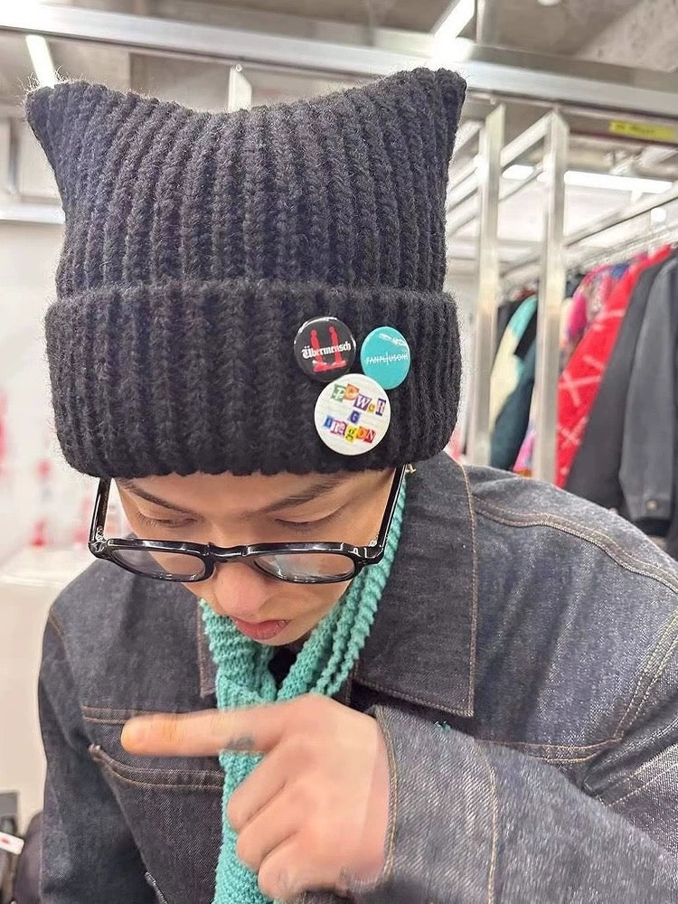 GD's same brooch
