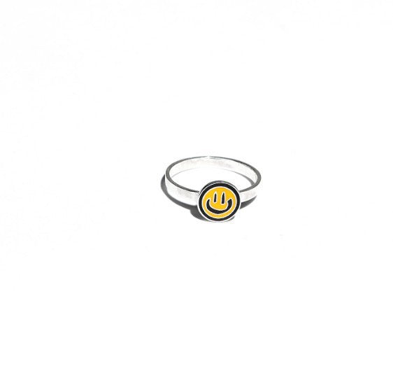 The same style as GD  | PEACEMINUSONE smiley face letter ring