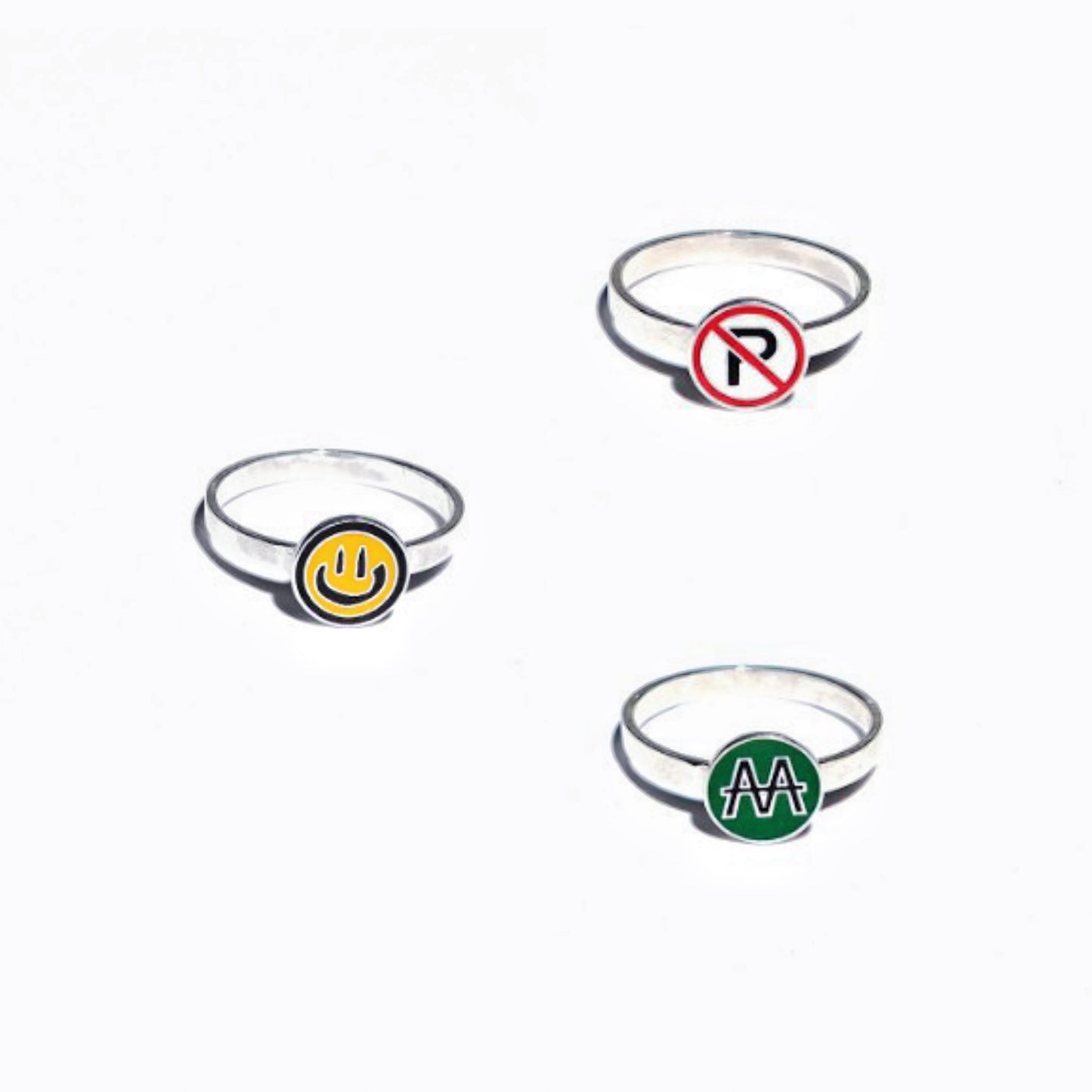 The same style as GD  | PEACEMINUSONE smiley face letter ring
