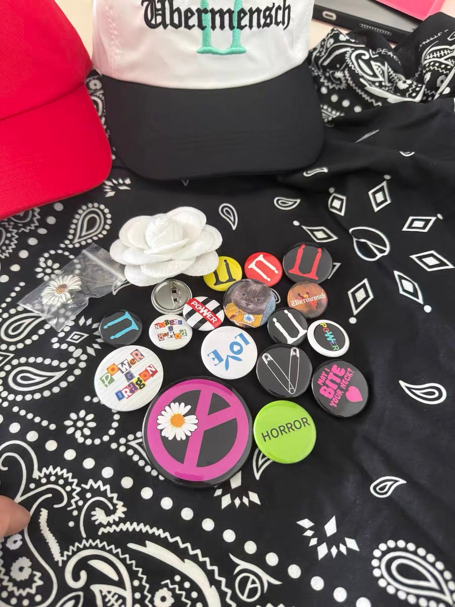 GD's same brooch
