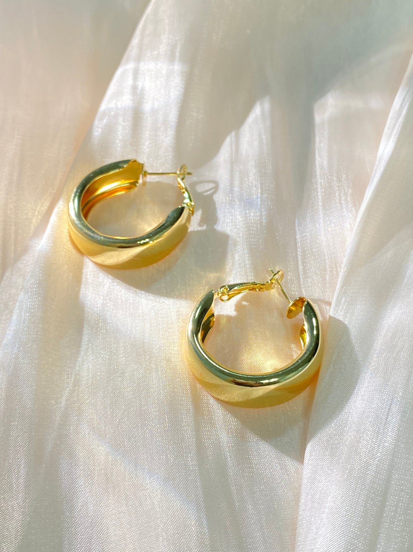 Geometric metal irregular twisted earrings